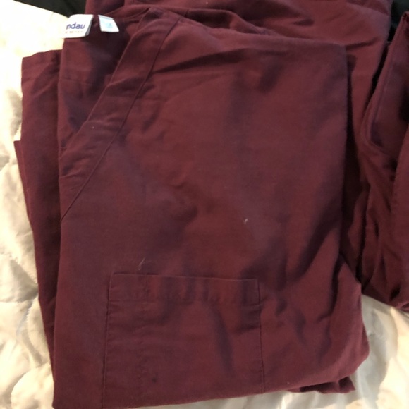 Landau scrubs tops 2, 2 bottoms. Men’s. Sz: large. - Picture 2 of 3